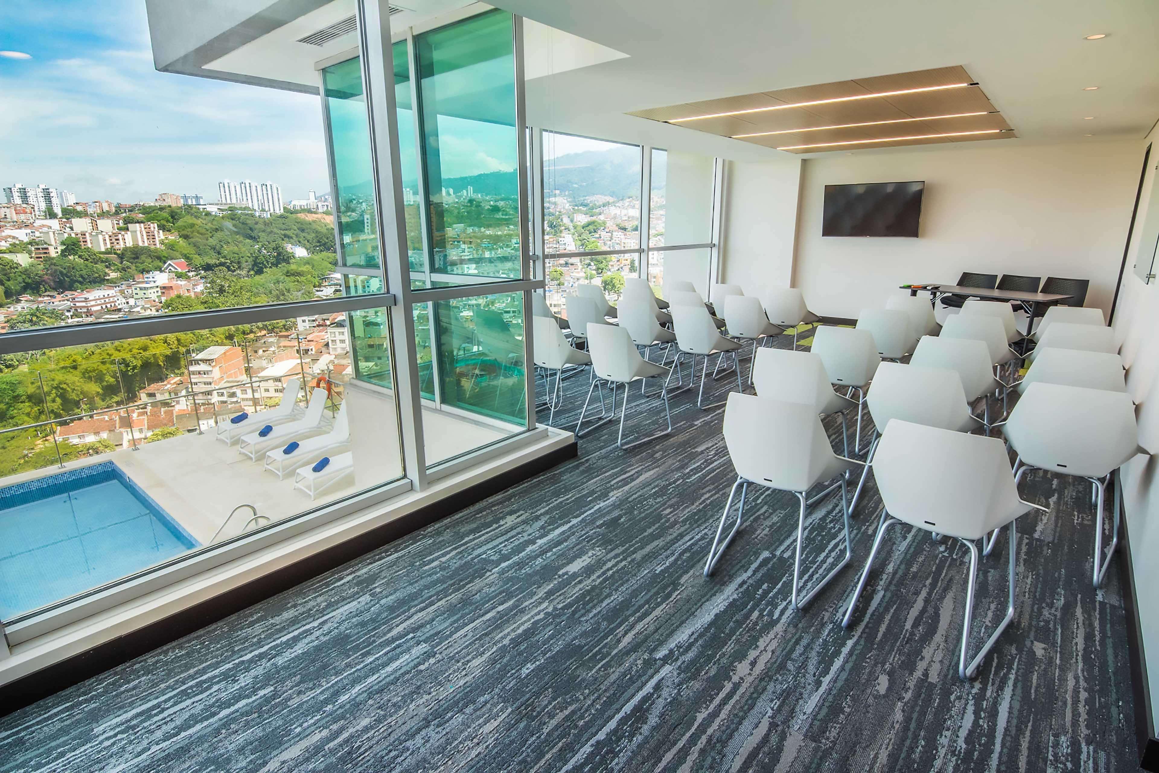 Sonesta Hotel Bucaramanga Floridablanca Eksteriør bilde Meeting room at the hotel