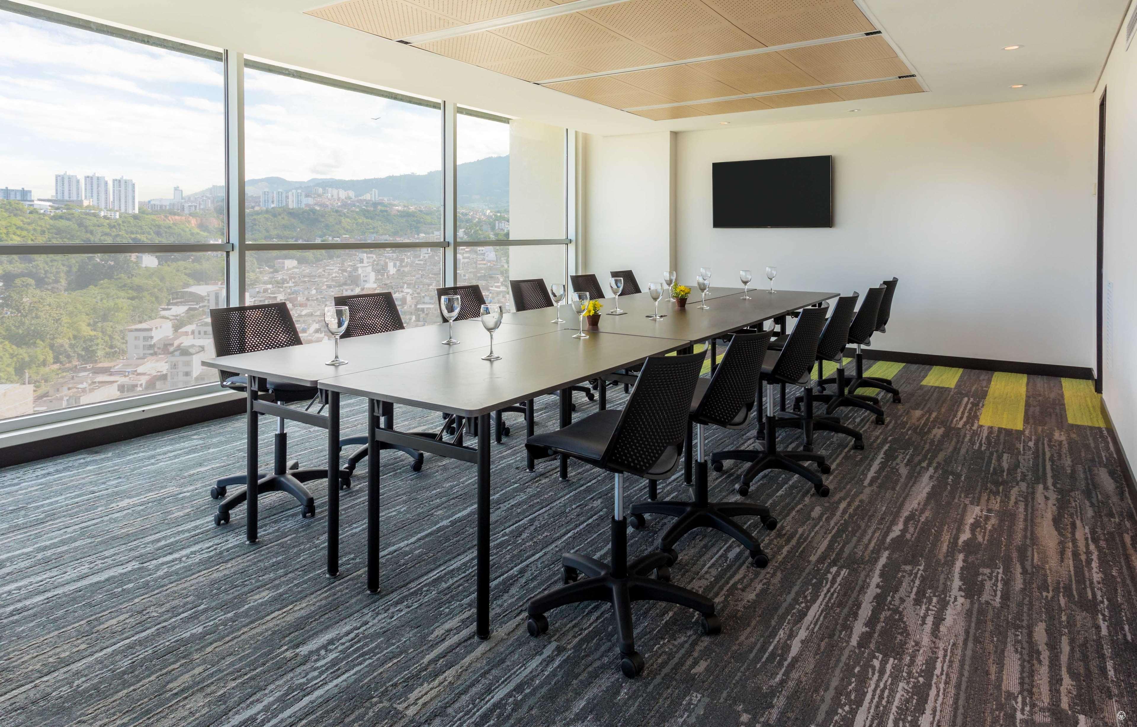 Sonesta Hotel Bucaramanga Floridablanca Eksteriør bilde A meeting room at the University of Victoria