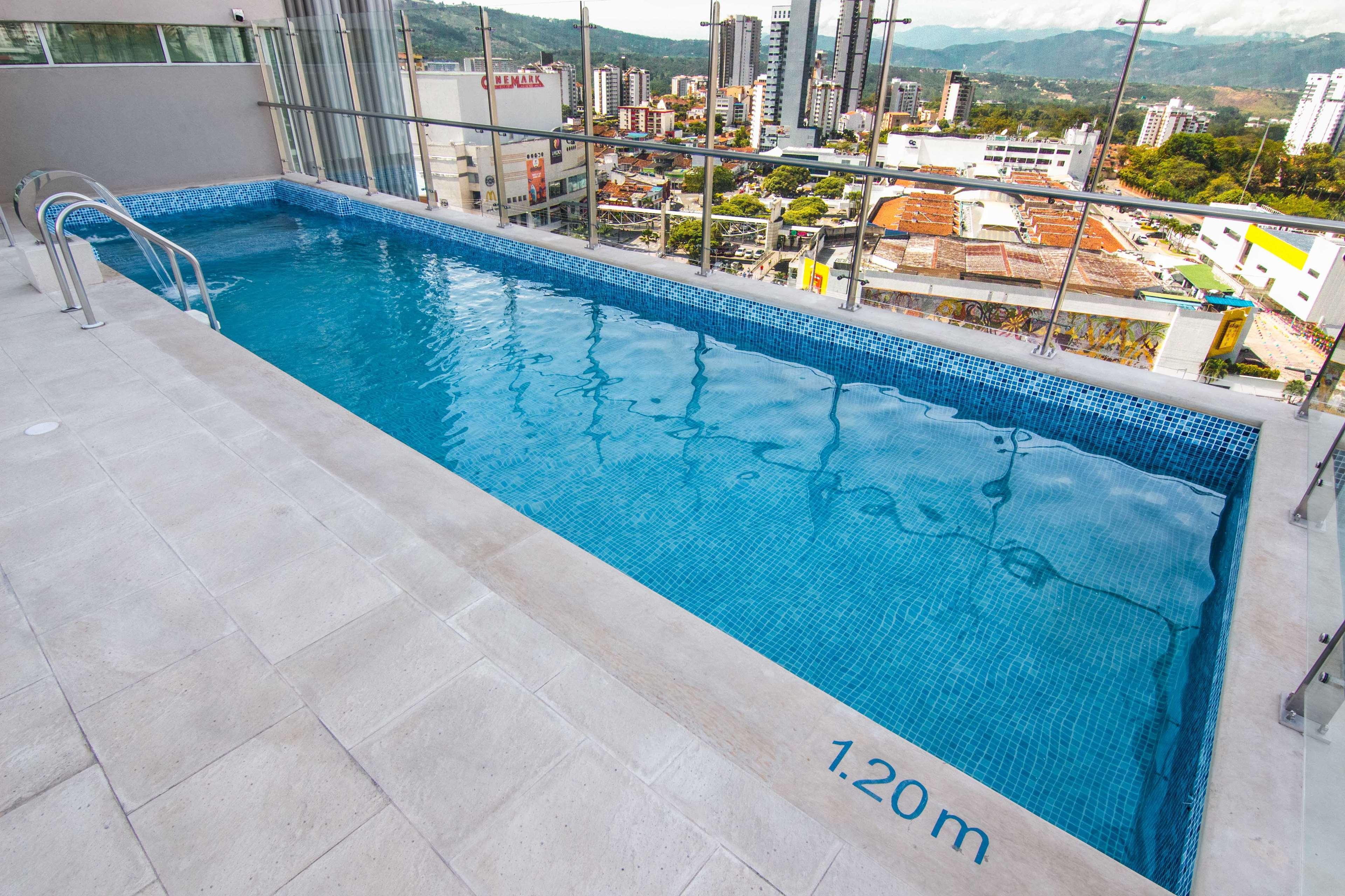 Sonesta Hotel Bucaramanga Floridablanca Eksteriør bilde Infinity pool